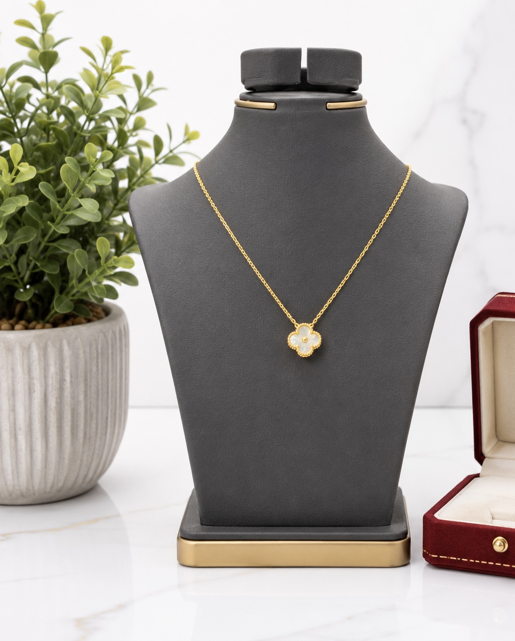 Clover Pendant Chain