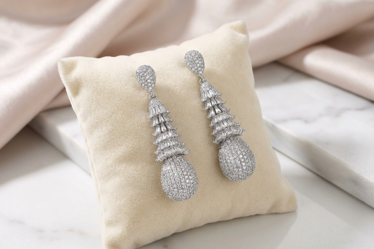 Crystal Teardrop Chandelier Earrings – Gold & Silver