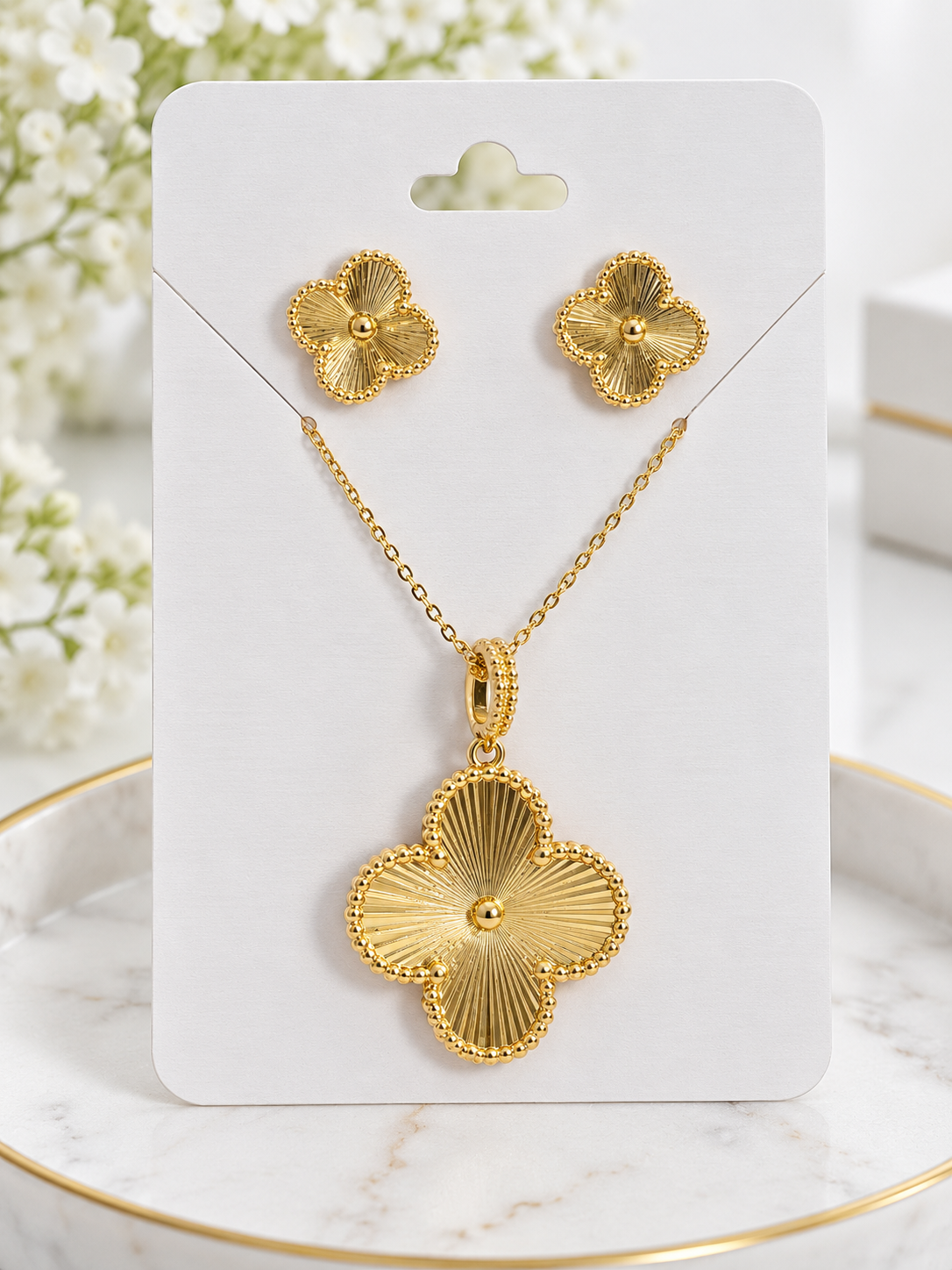 Elegant Gold Quatrefoil Flower Jewellery Set